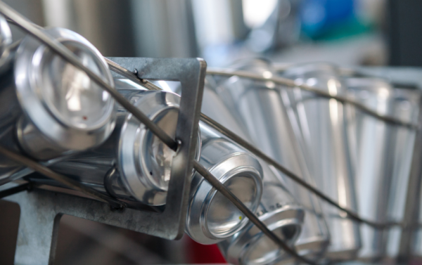 inline labeling system for beverage cans