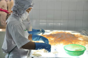 Food-vacuum-packaging